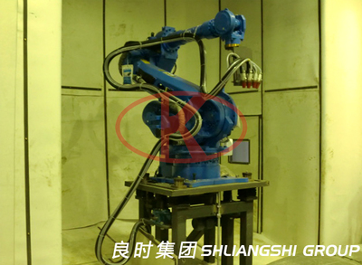 水处理设备全自动机器人喷砂房:上海良时喷涂设备有限公司